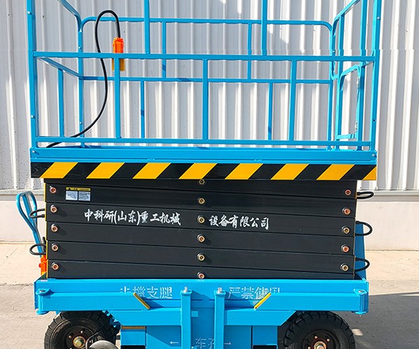 新宾自行走升降机